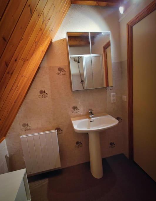 Logement 6 pers au cœur des montagnes pyrénéennes Boutx Esterno foto